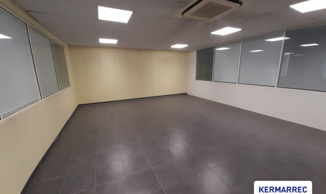 location Local d'activité 950.00 m²