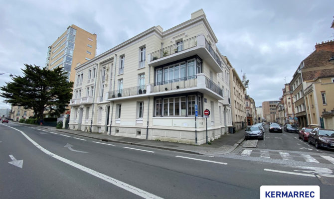 location Bureaux 77.00 m²