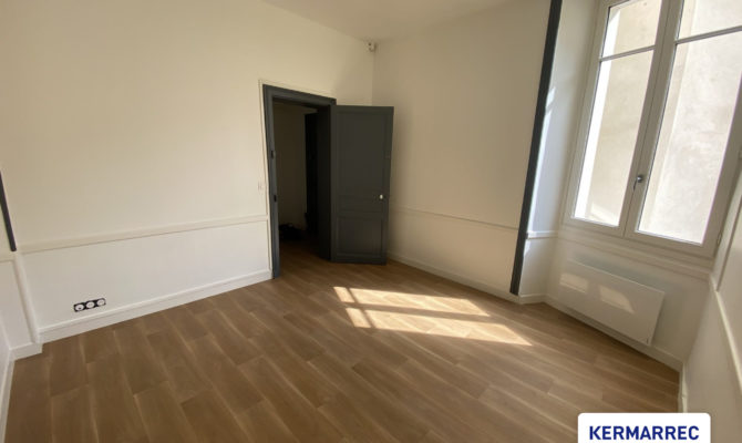 location Bureaux 77.00 m²