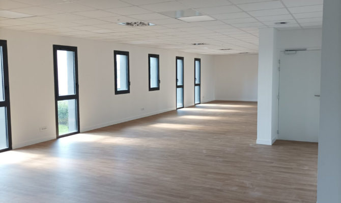 location Bureaux 305.00 m²