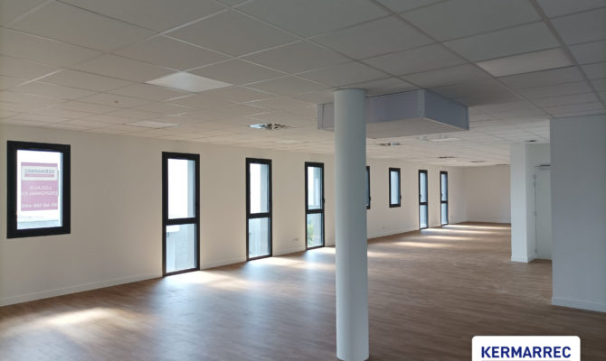 location Bureaux 305.00 m²