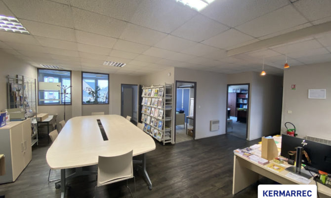 achat Bureaux 131.00 m²