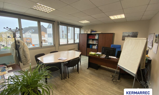 achat Bureaux 131.00 m²