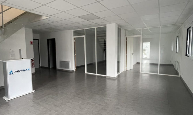 location Local d'activité 1000.00 m²