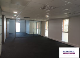 location Bureaux 163.68 m² Nantes 44