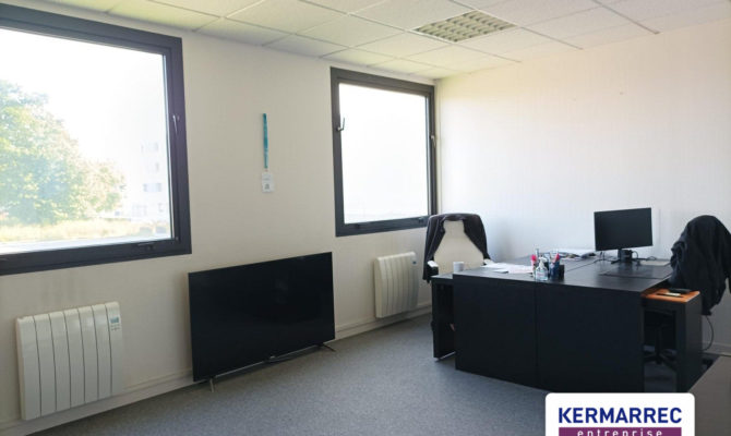 location Bureaux 131.00 m²