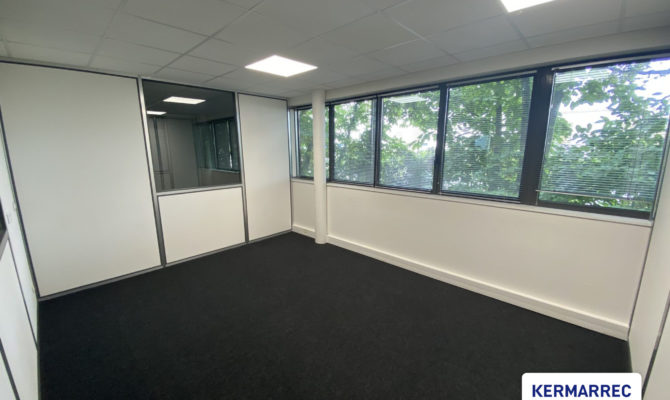 location Bureaux 131.00 m²