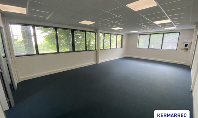 location Bureaux 131.00 m²