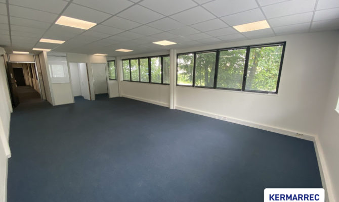 location Bureaux 131.00 m²