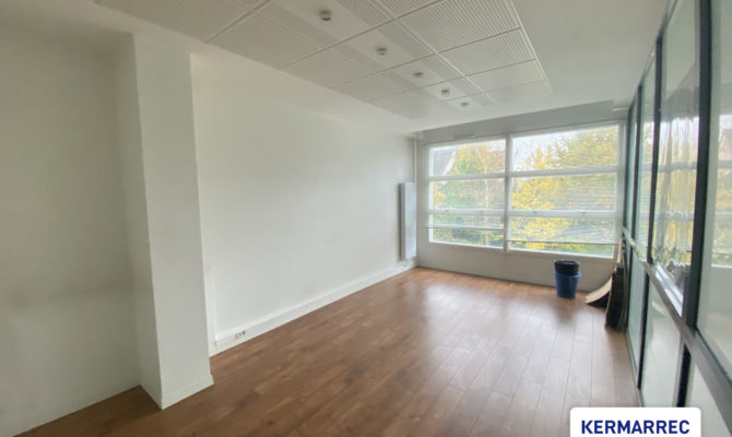 location Bureaux 100.00 m²