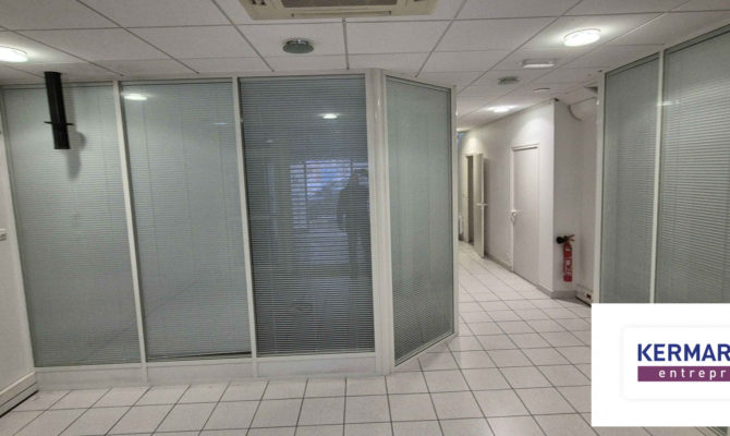 location Bureaux 196.00 m²