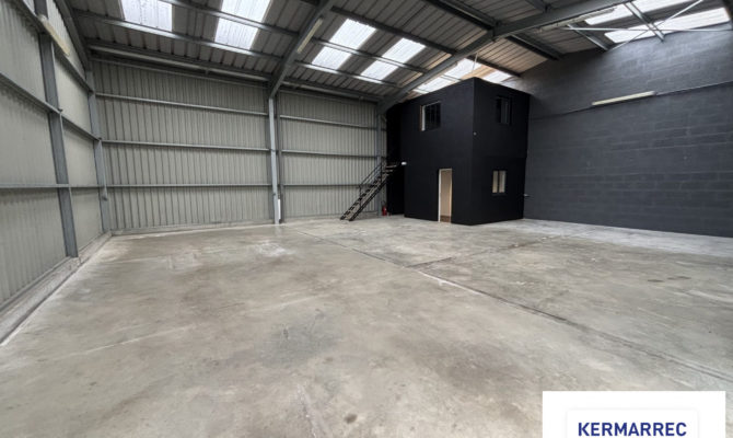 location Local d'activité 170.00 m²