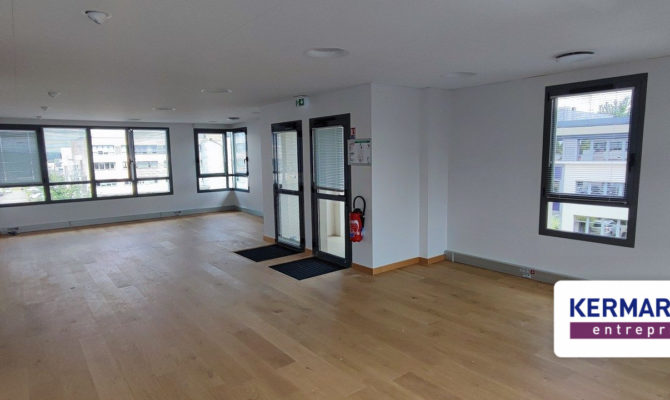 location Bureaux 235.00 m²