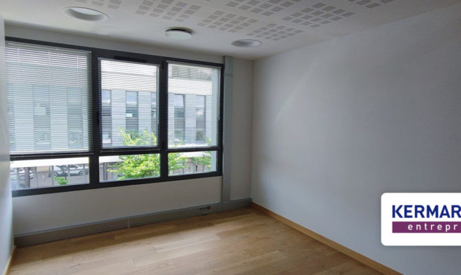 location Bureaux 235.00 m²