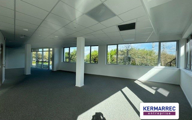 location Bureaux 104.00 m²