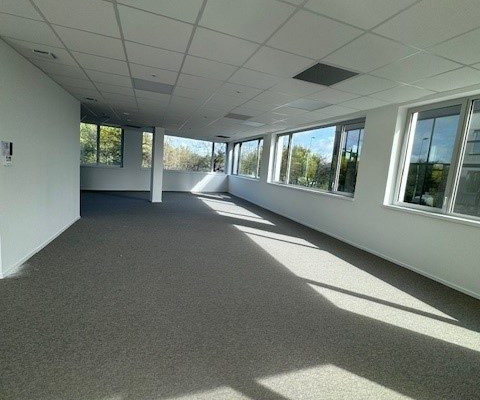 location Bureaux 104.00 m²