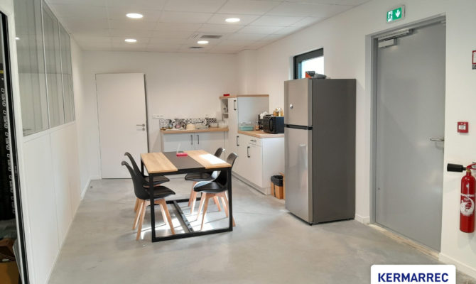 location Local d'activité 1300.00 m²