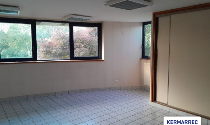 location Local d'activité 8700.00 m²