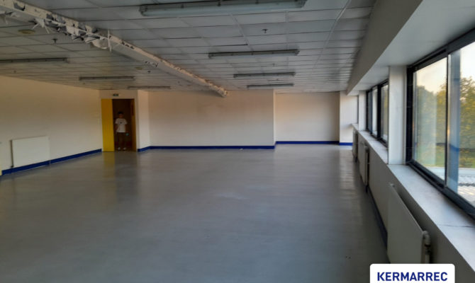 location Local d'activité 8700.00 m²