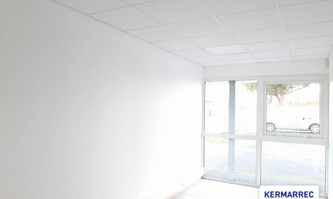 location Local d'activité 270.00 m²