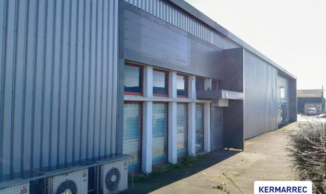 location Local d'activité 215.00 m²