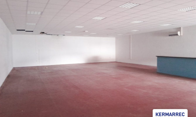 location Local d'activité 215.00 m²