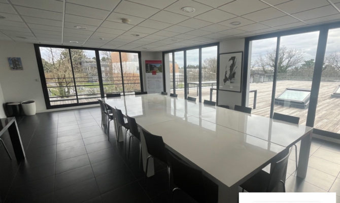 location Bureaux 338.00 m²