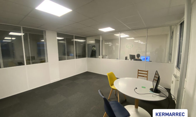 location Bureaux 240.00 m²