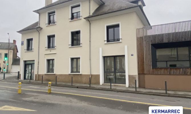 location Bureaux 240.00 m²